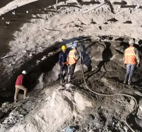 杨陵隧道拱顶带模注浆料，微膨胀注浆料的特点及施工工艺